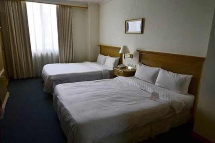 Room 11 of 40