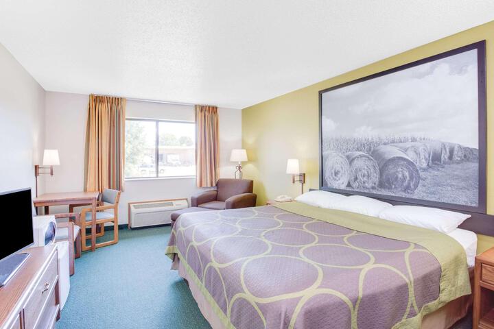 1 King Bed (5 of 20)