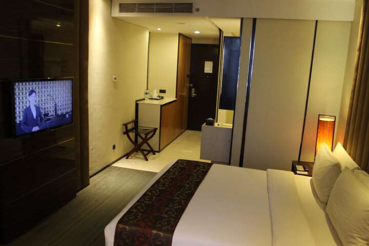 Room 7 of 31