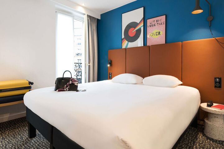 Room 6 of 30