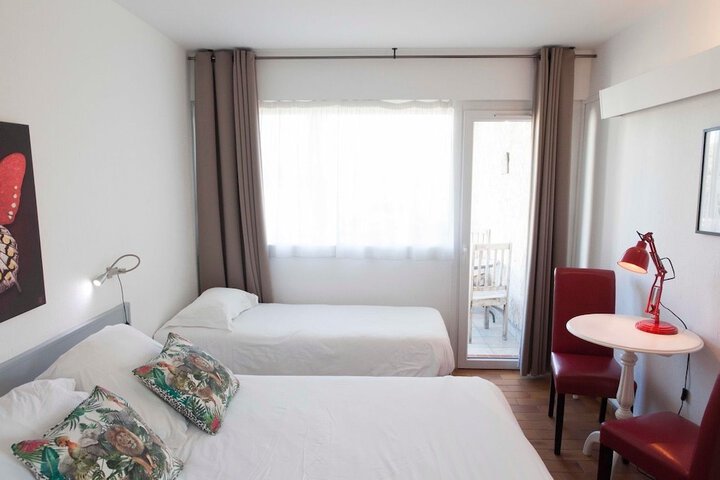 Room 26 of 42
