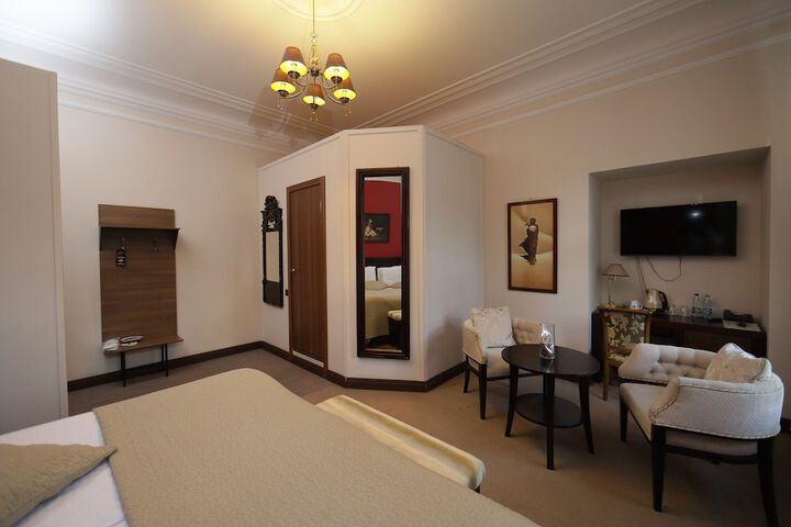 Room 16 of 89