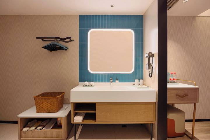 Room 90 of 127