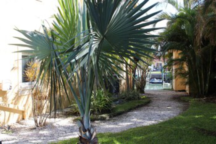 Hotel Exterior 18 of 70