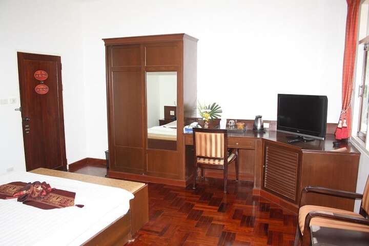 Room 44 of 159