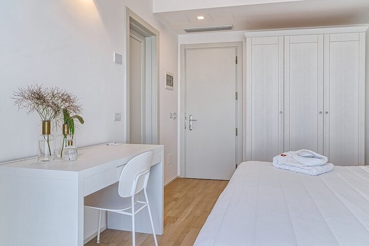 Room 3 of 16