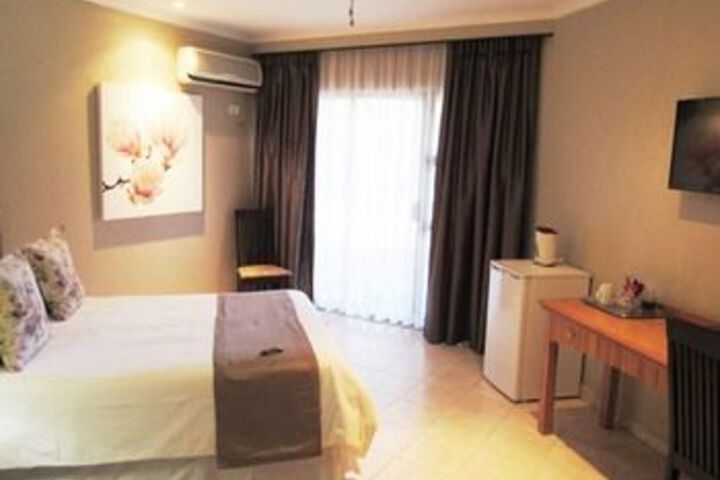 Room 17 of 33