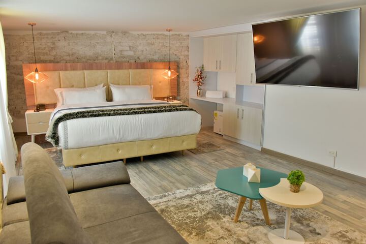 Room 4 of 33
