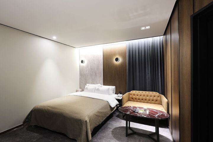 Room 12 of 74