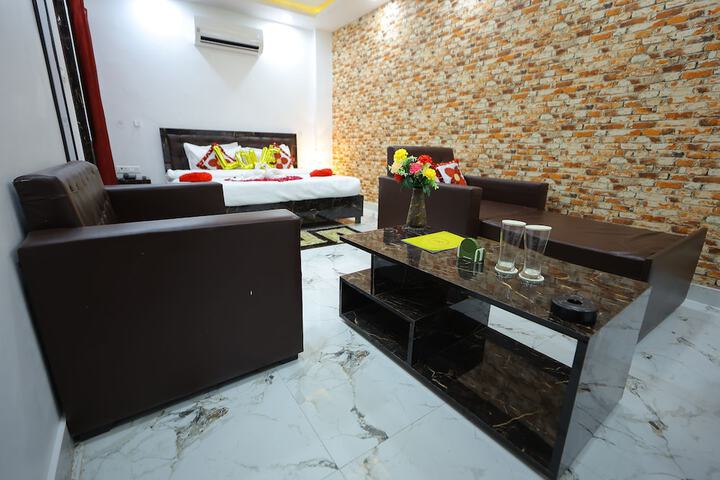 Room 9 of 15
