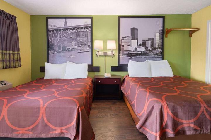 2 Double Beds (5 of 10)