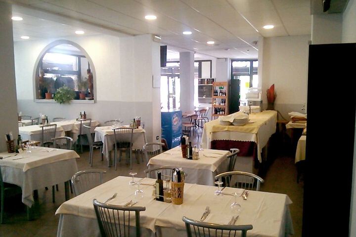 Dining 9 of 13