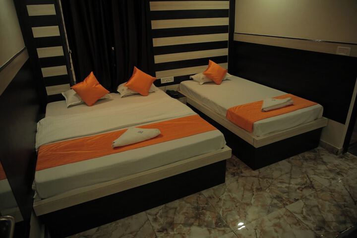 Room 4 of 6
