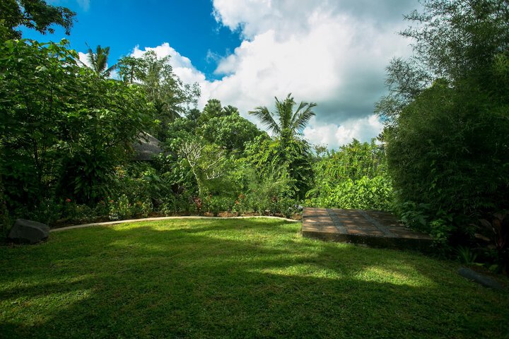 Property Grounds 24 of 27