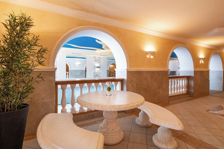 Pool Hotel