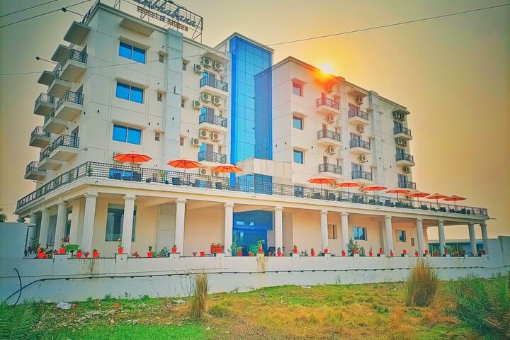 Sambhabana Hotel & Suites