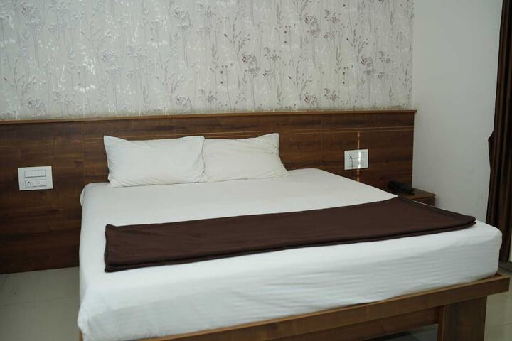 Room 5 of 11