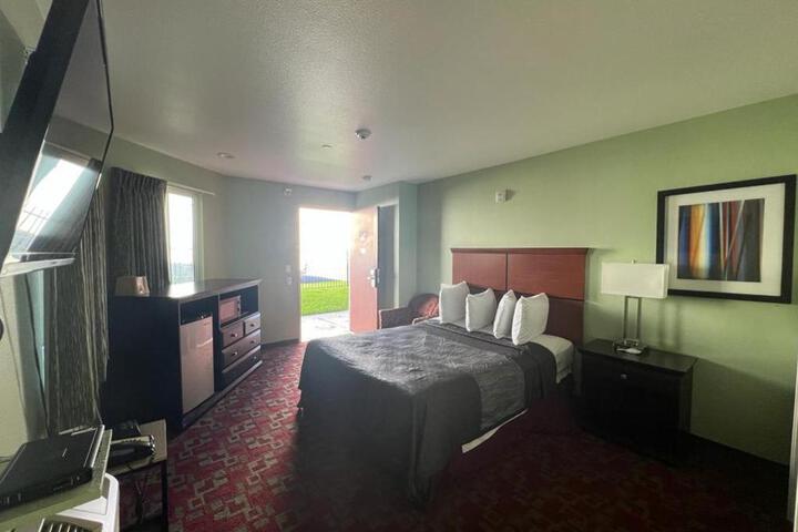 2 Queen Beds Beds (4 of 11)