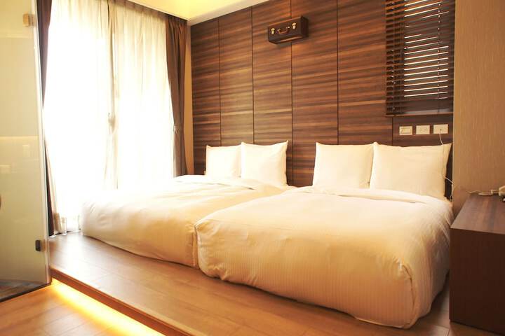 Room 6 of 45