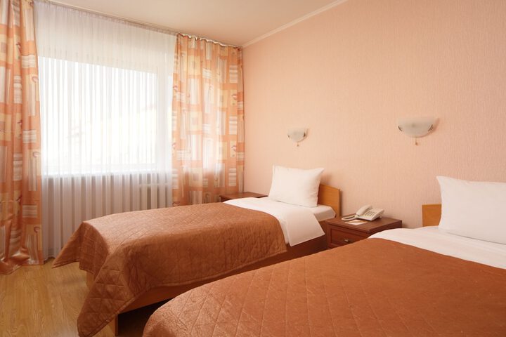 Room 6 of 42