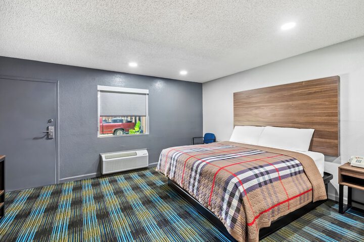Room 5 of 18