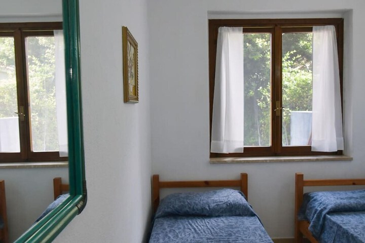 Room 25 of 36