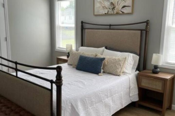 Birdie Mae - 2 bedroom House in DT Hamilton