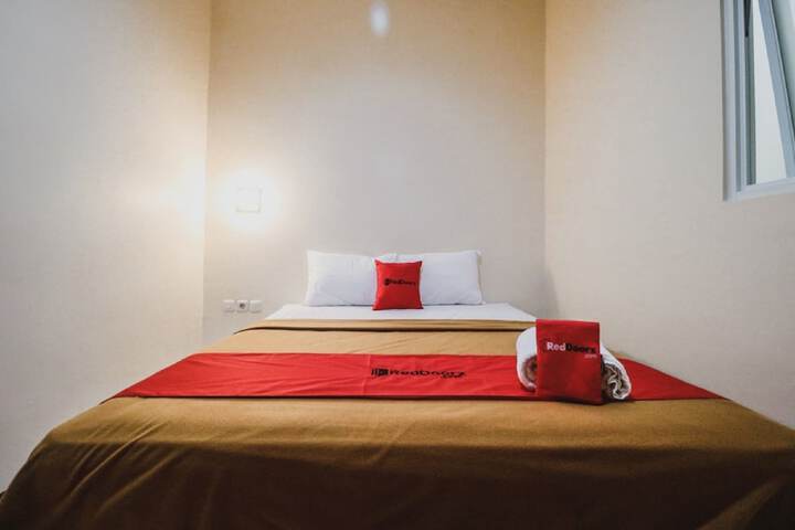 Room 6 of 12