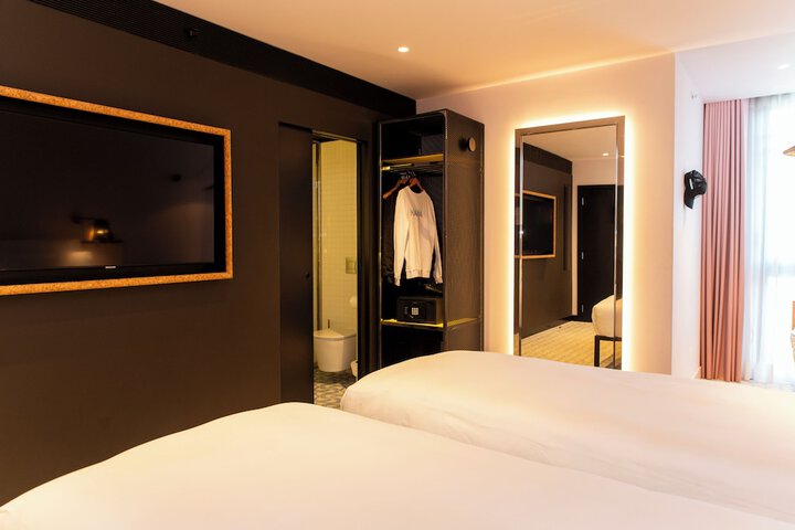 Room 6 of 192