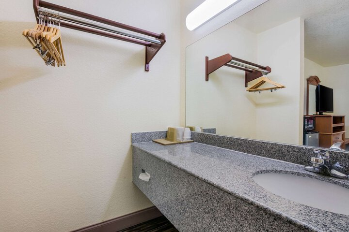 1 King Bed Suite (2 of 7)