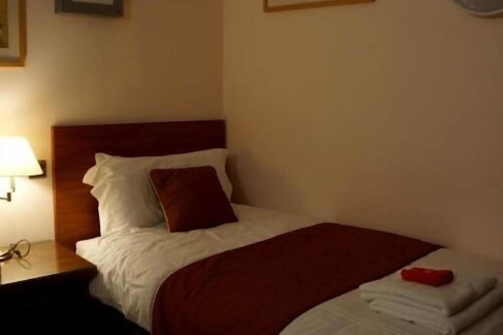 Room 7 of 13