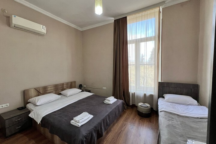 Room 11 of 30