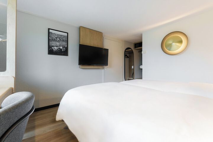 Room 5 of 56