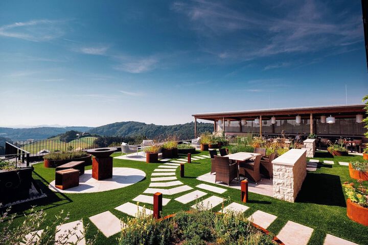 Sundeck 34 of 38