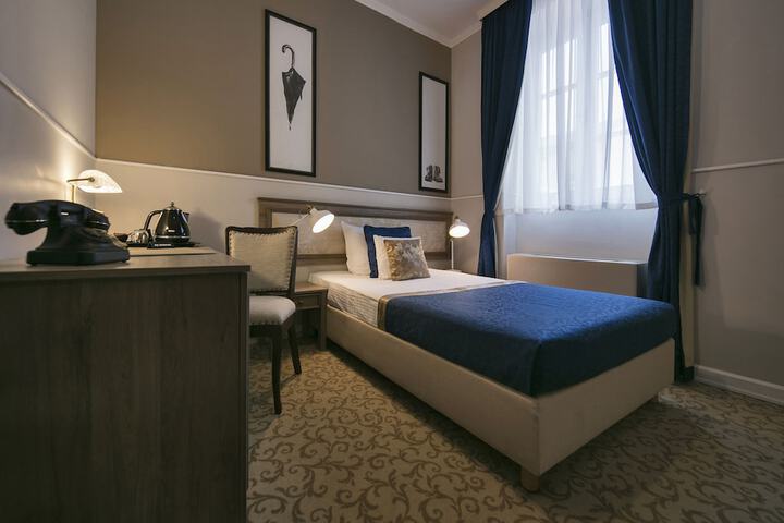 Room 8 of 38