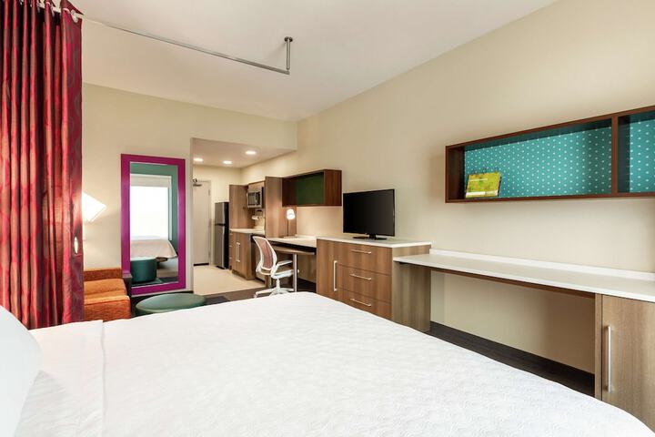 Room 8 of 28