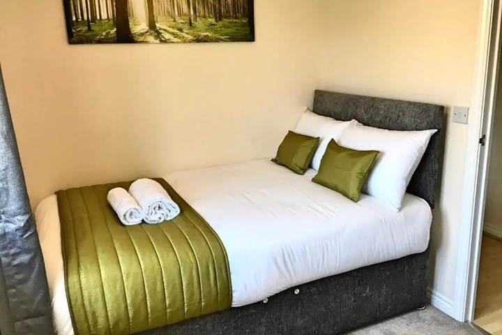 Room 2 of 4