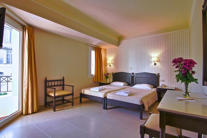Room 6 of 33
