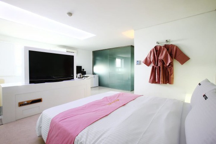 Room 16 of 47