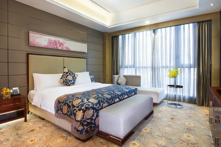 Room 5 of 95