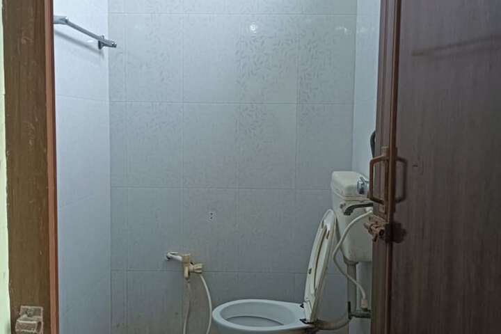 Room 9 of 11