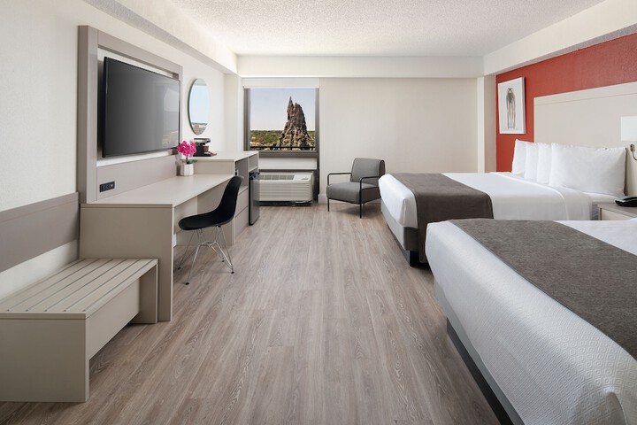 2 Queen Beds (16 of 21)