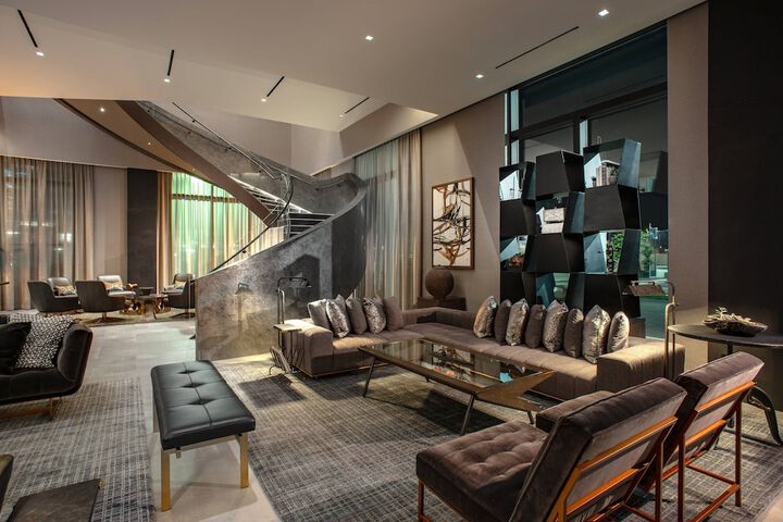 Lobby lounge