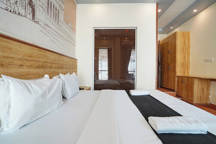 Room 21 of 37