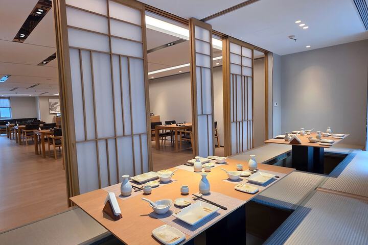 Dining 38 of 62