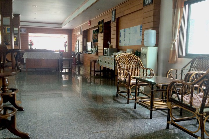 Entrance & Lobby