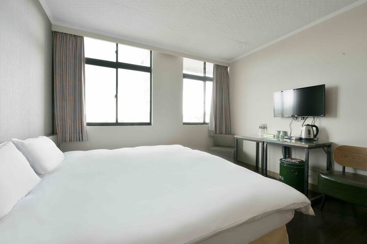 Room 21 of 49
