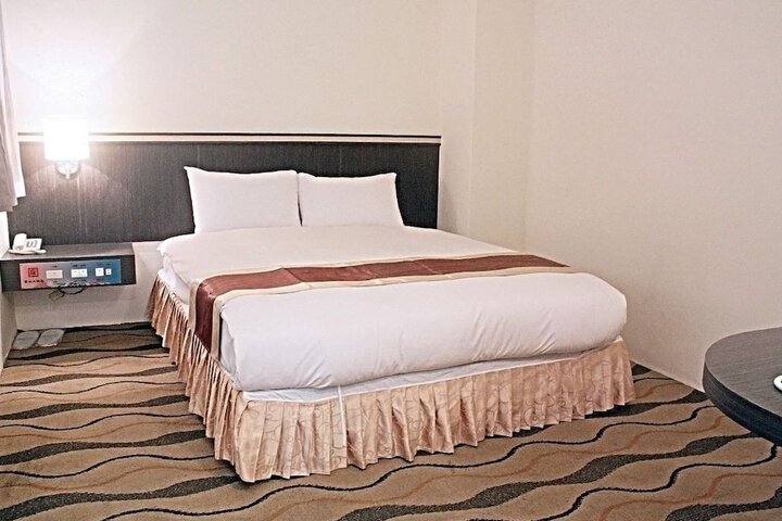 Room 2 of 8