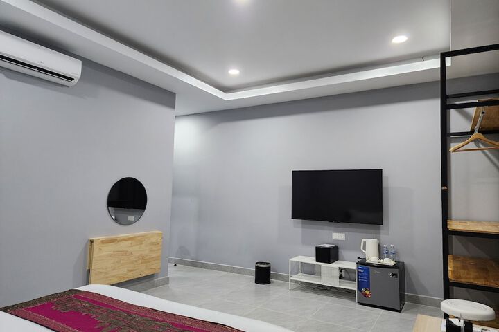 Room 27 of 65