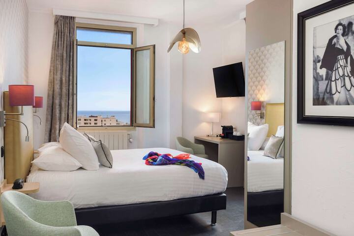 Room 48 of 141
